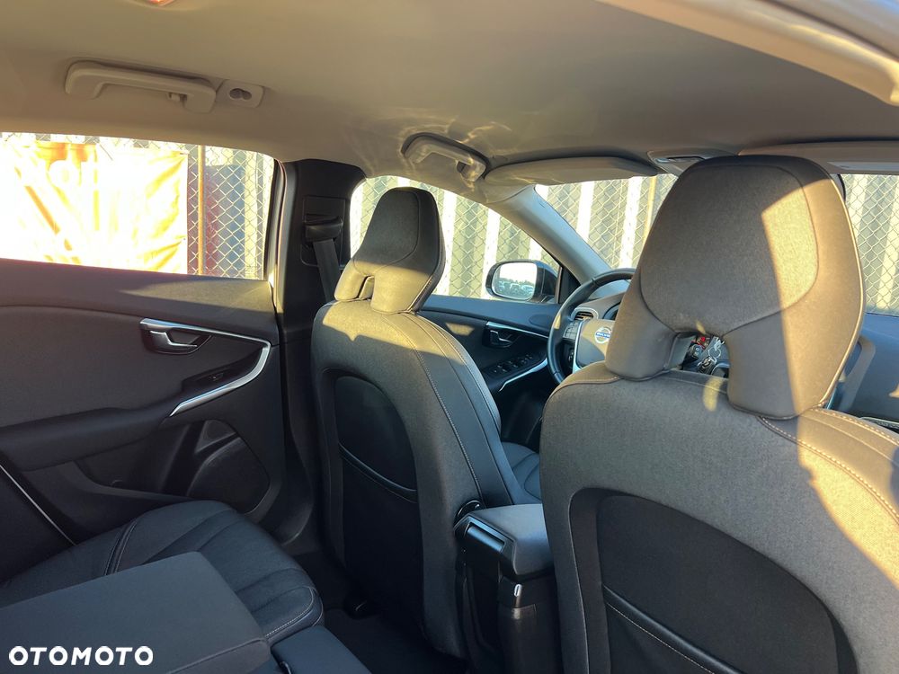 Volvo V40 Cross Country D2 Momentum - 9