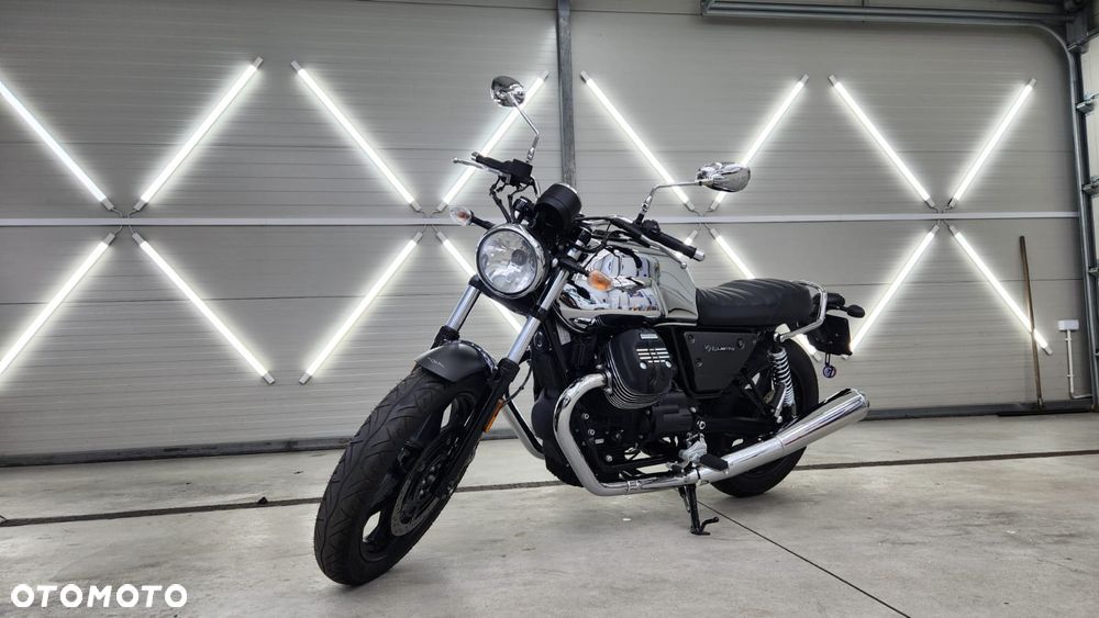 Moto Guzzi V7 - 1