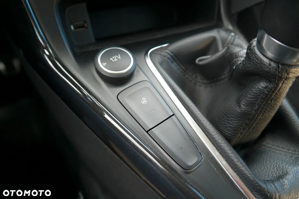 Ford Focus 1.6 FF Titanium - 26