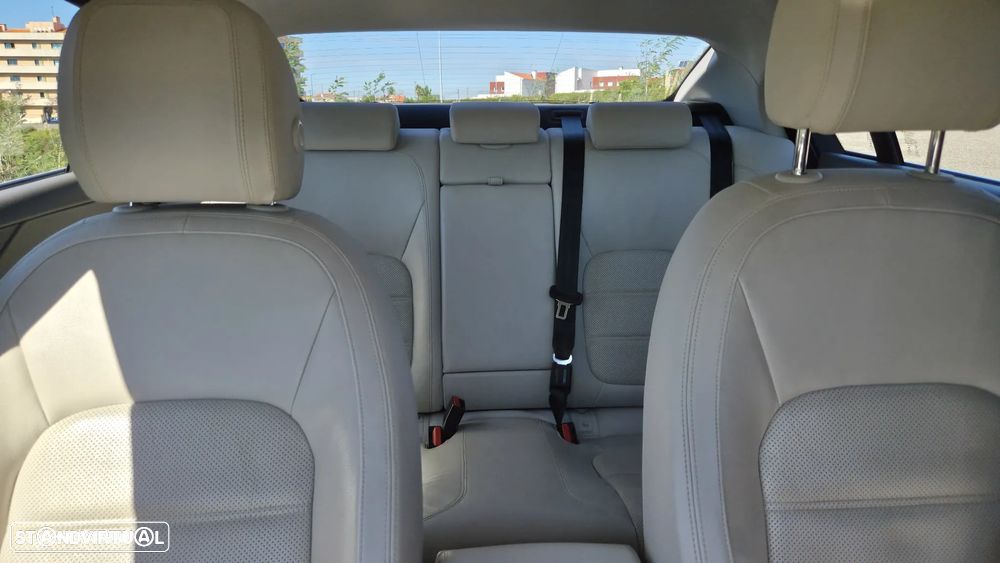 Jaguar XE 20d Aut. Portfolio - 12