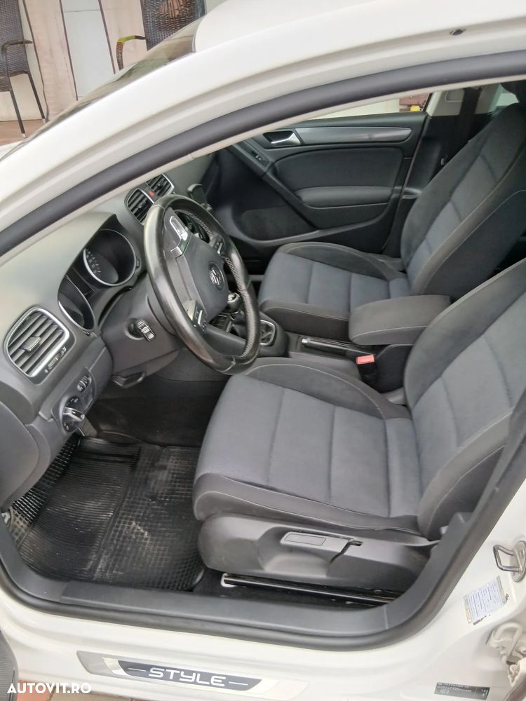 Volkswagen Golf 2011 photo 2
