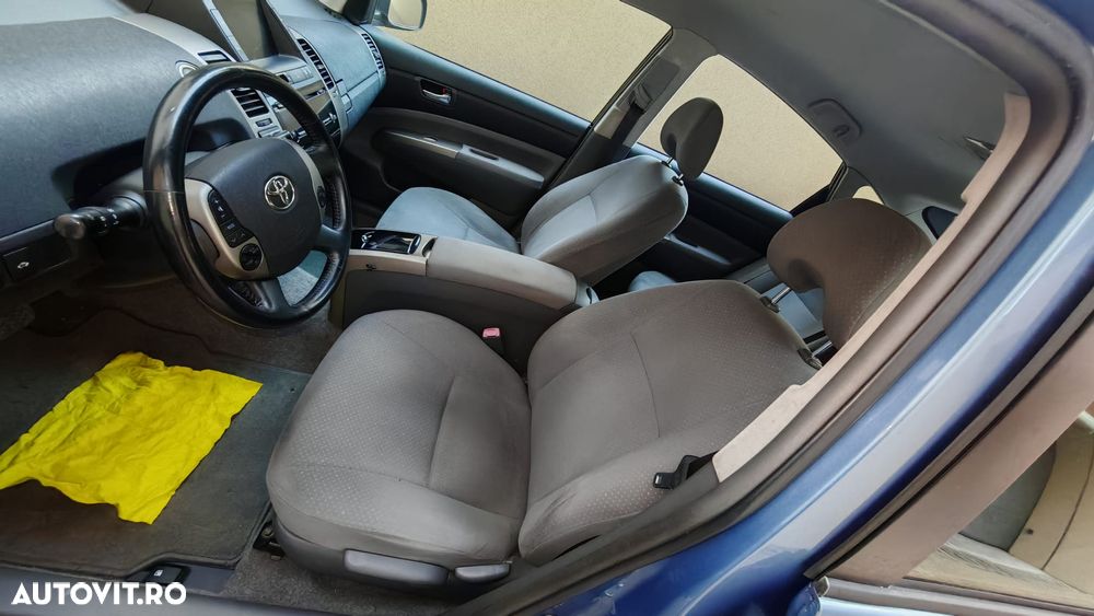 Toyota Prius (Hybrid) - 17