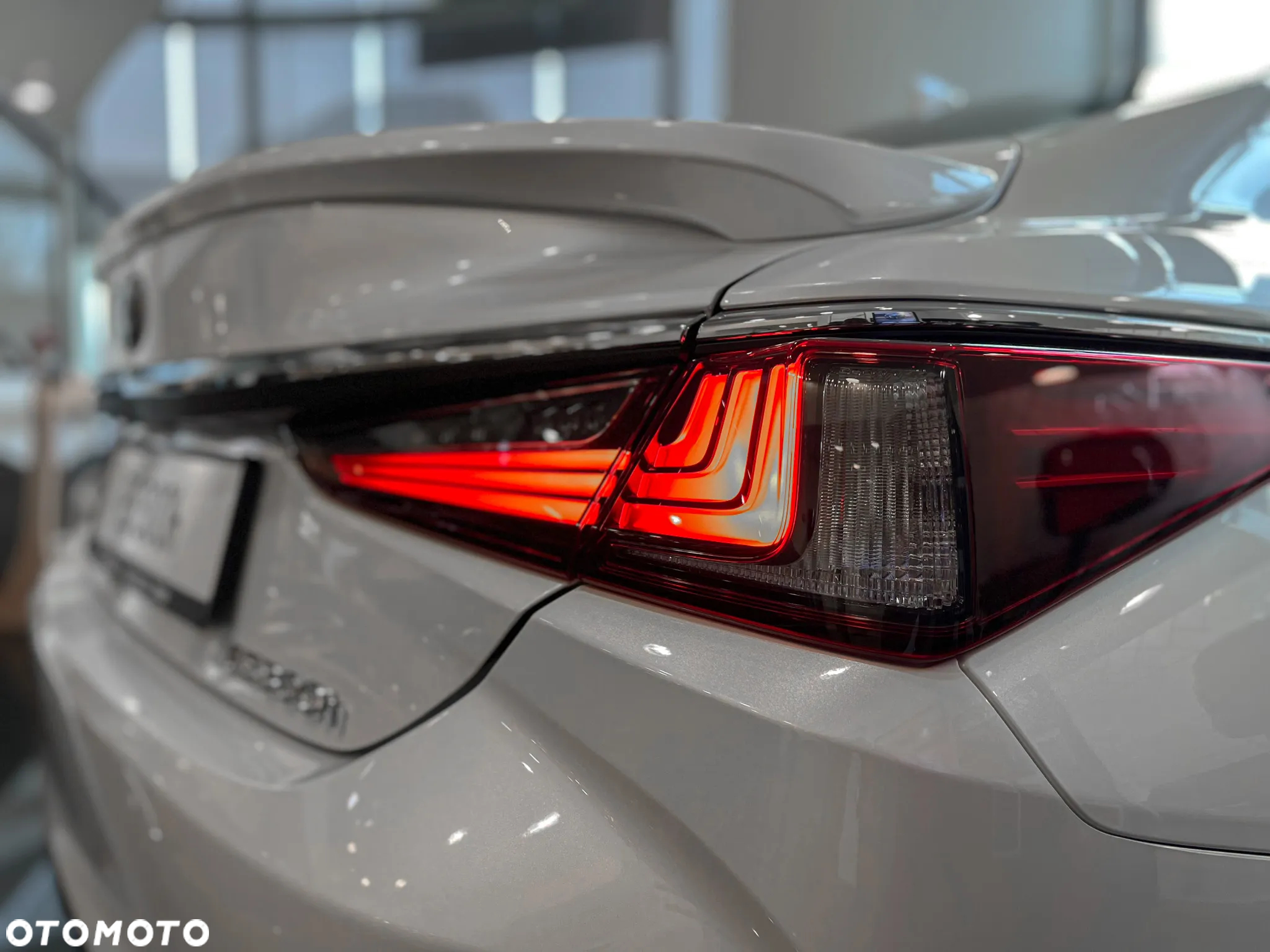 Lexus ES 300h Business Edition - 10