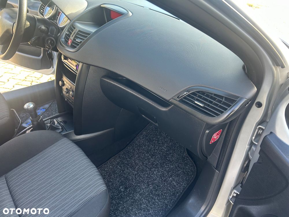 Peugeot 207 75 Millesim 200 - 21