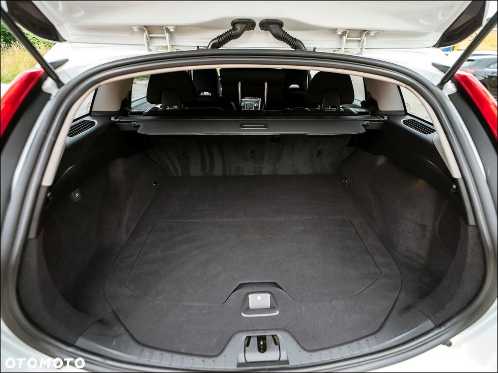 Volvo V60 Cross Country - 38