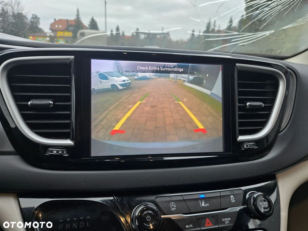 Chrysler Pacifica - 27