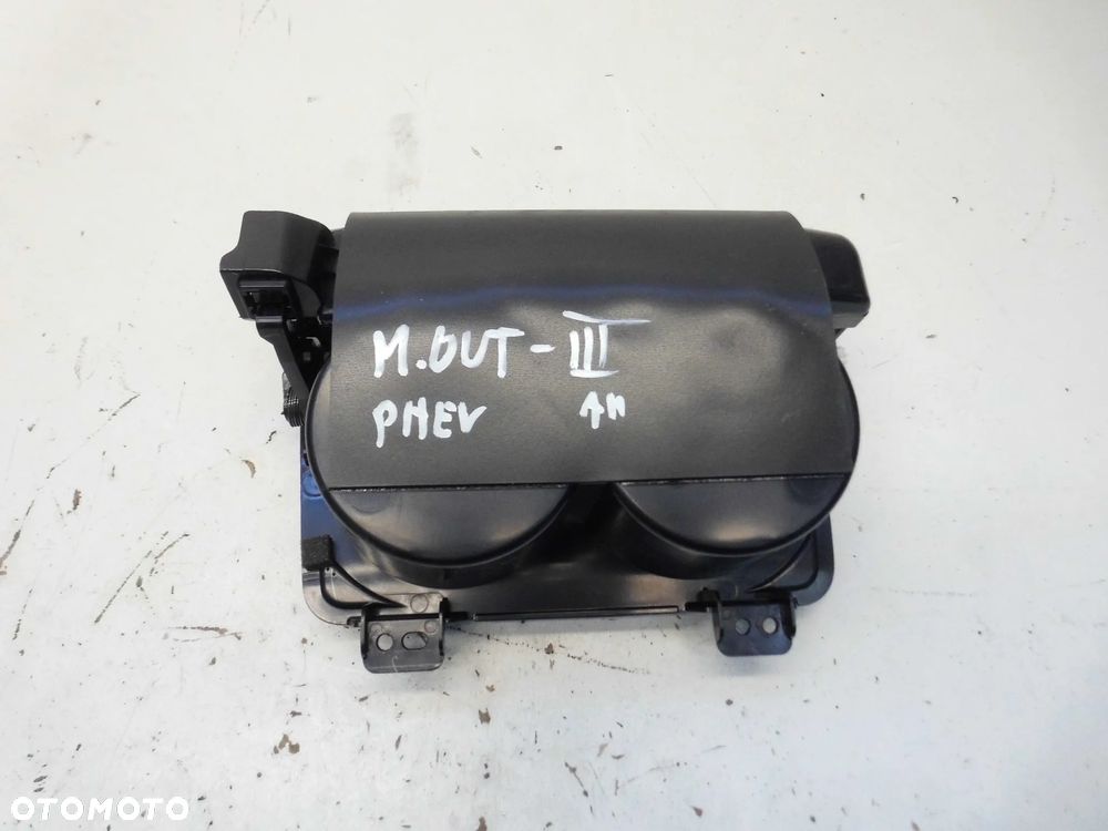 SCHOWEK UCHWYT NA NAPOJE KUBKI MITSUBISHI OUTLANDER III LIFT 2020r. ORYGINAŁ - 5