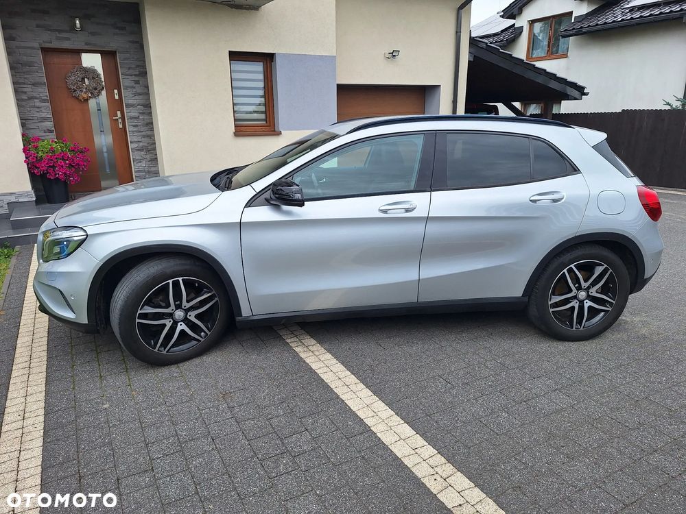 Mercedes-Benz GLA 200 d - 36