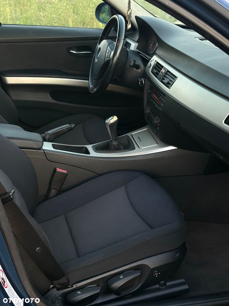 BMW Seria 3 320i - 11
