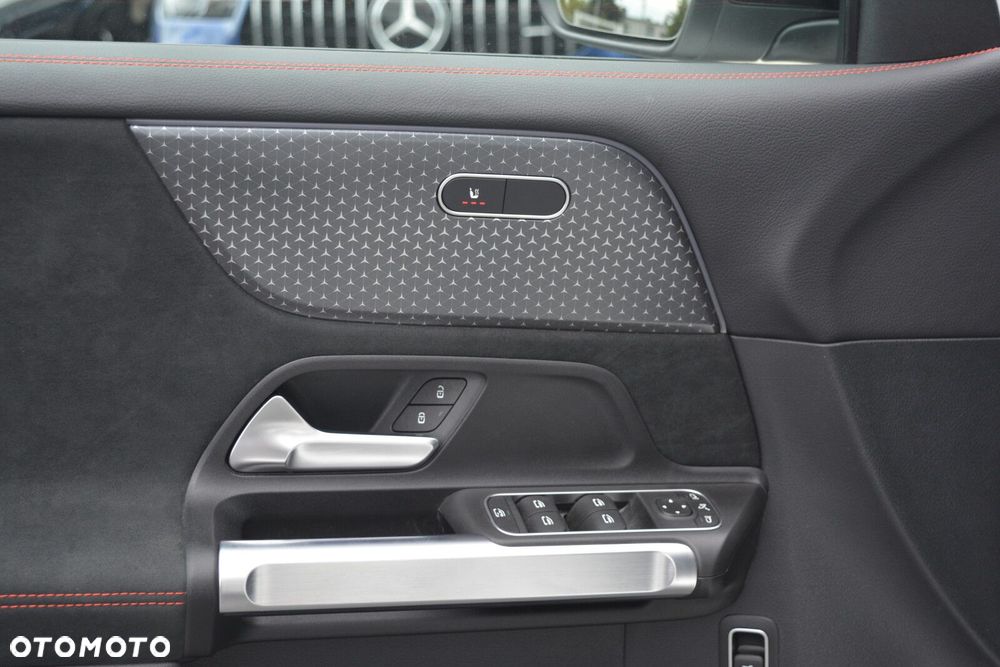 Mercedes-Benz GLB - 15