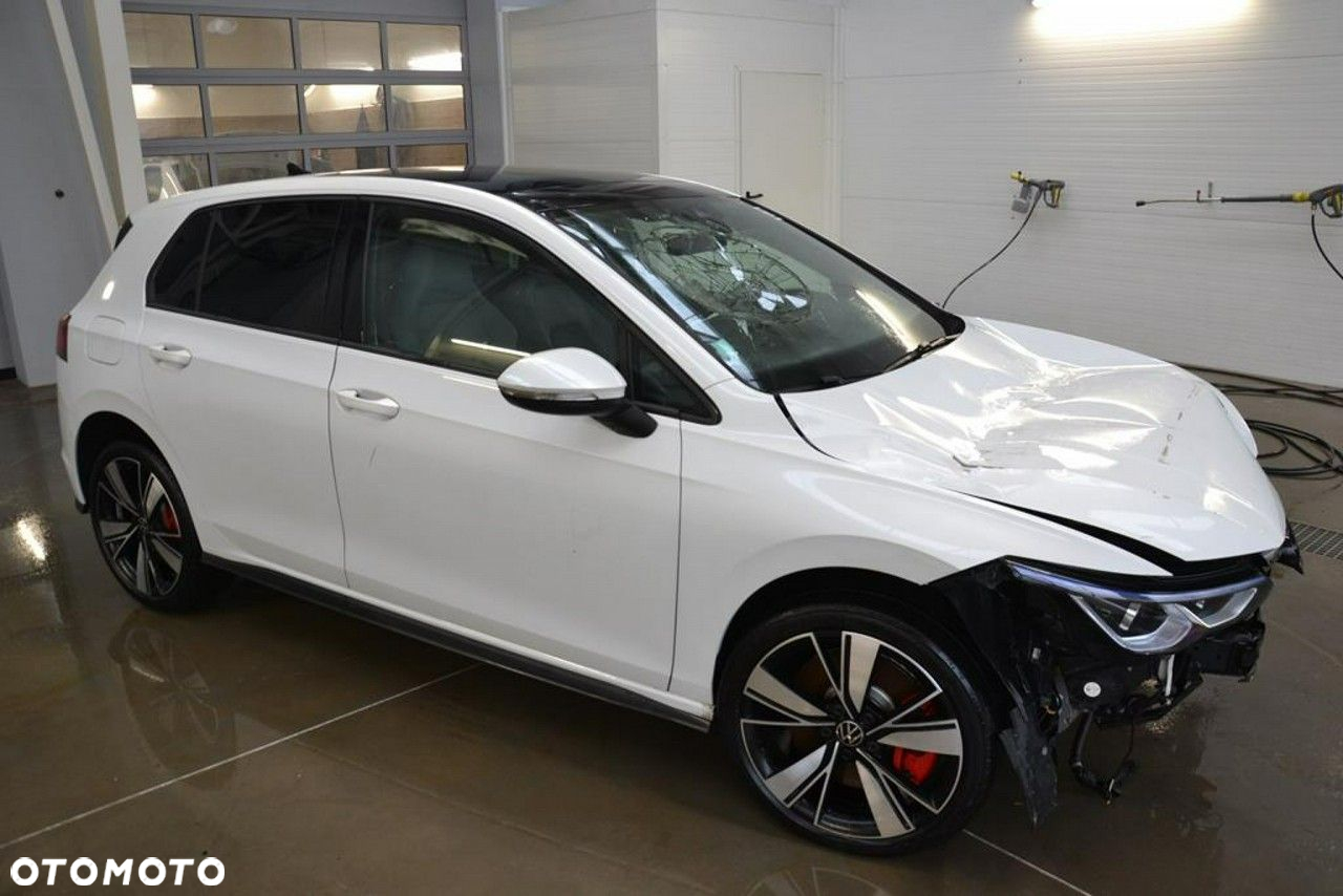 Volkswagen Golf - 2