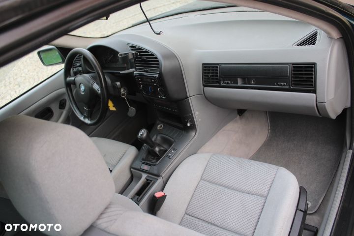 BMW Seria 3 - 36