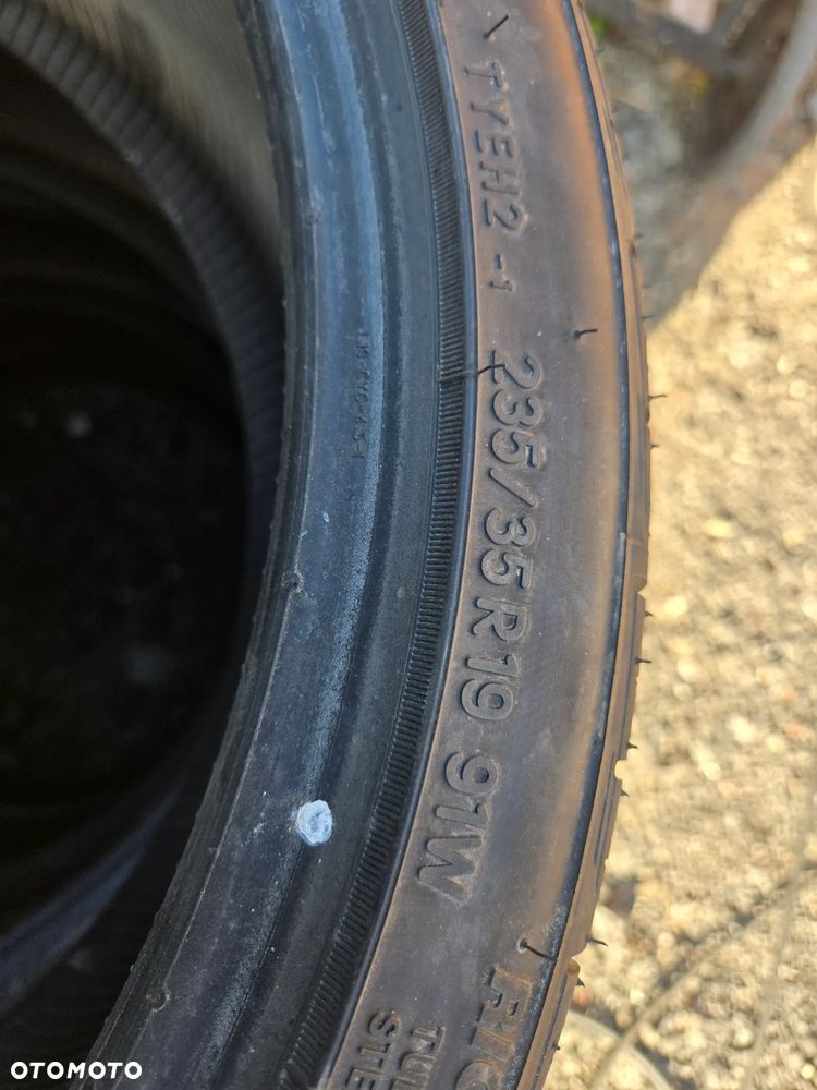 OPONY TOYO EXTENSA HP II 235 35 R19 - 2