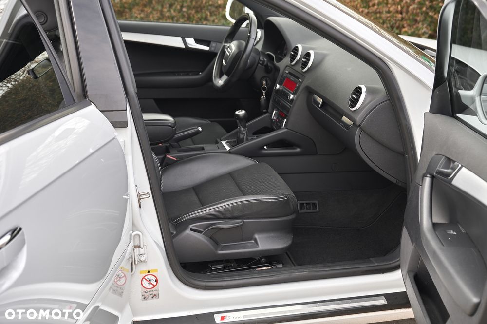 Audi A3 Sportback 1.4 TFSI S line Sportpaket - 25