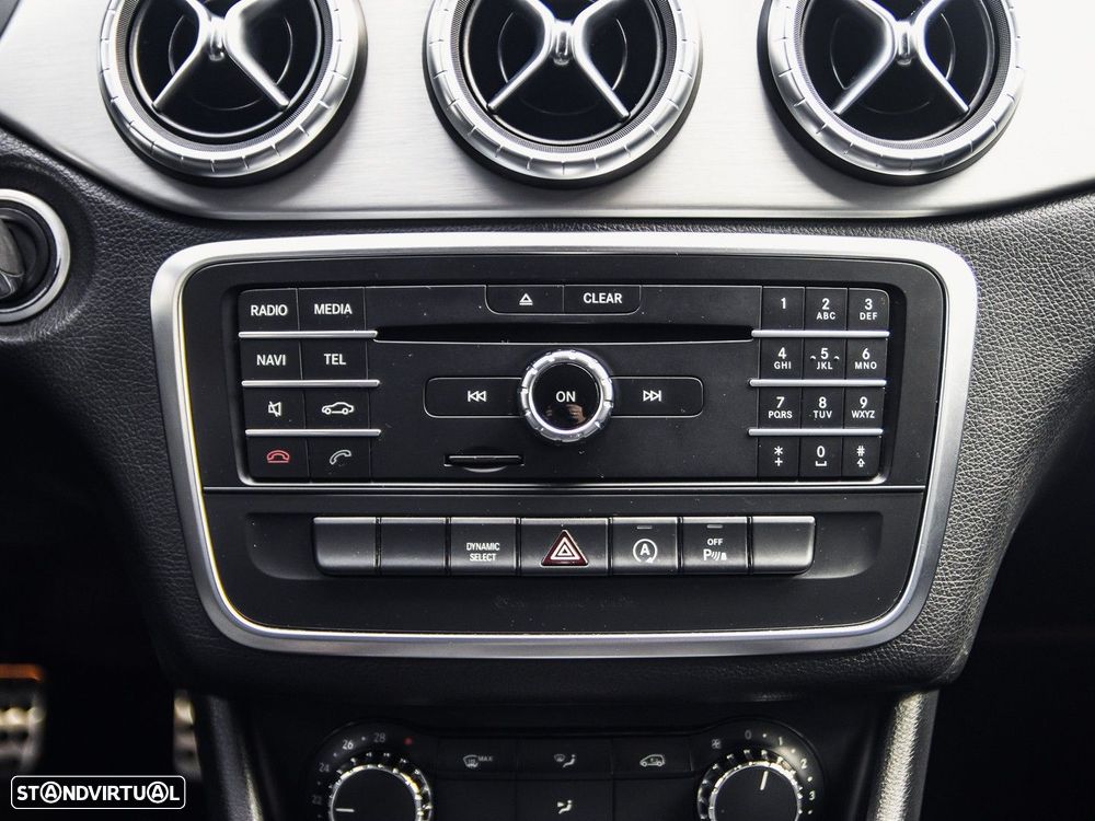 Mercedes-Benz CLA 180 d Shooting Brake AMG Line - 14