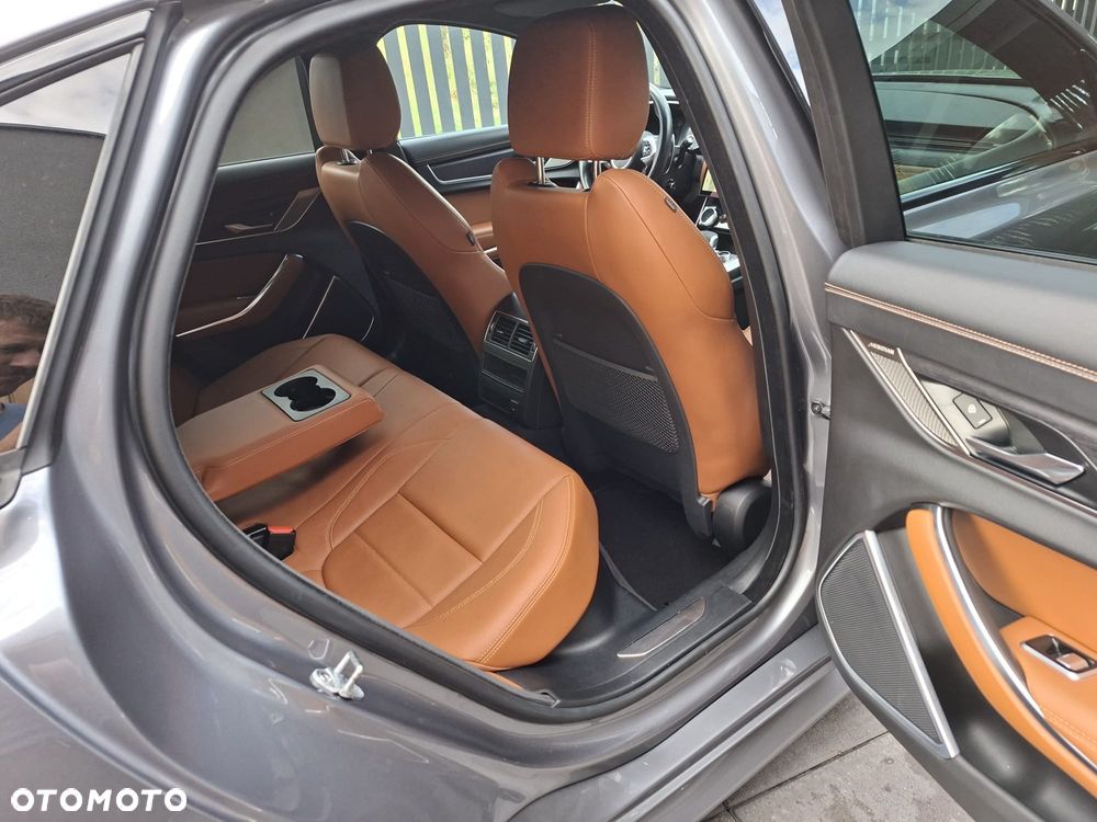 Jaguar XF P300 AWD Sportbrake R-Dynamic SE - 8