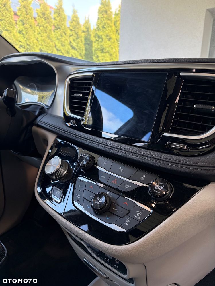 Chrysler Pacifica - 27