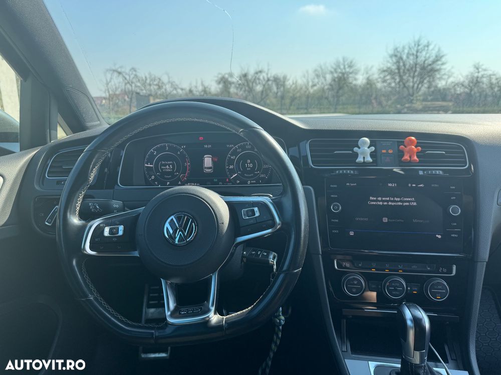 Volkswagen Golf - 8