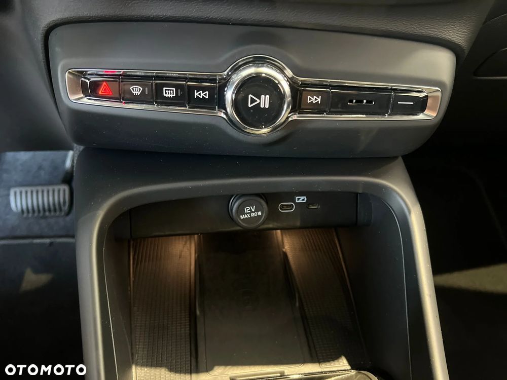 Volvo XC 40 B4 B DKG Ultra Black Edition - 11
