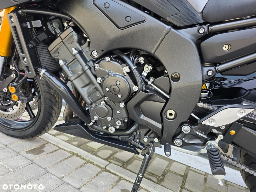 Yamaha FZ8 - 11