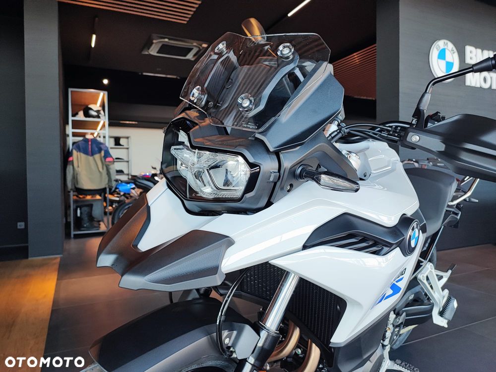 BMW F - 22