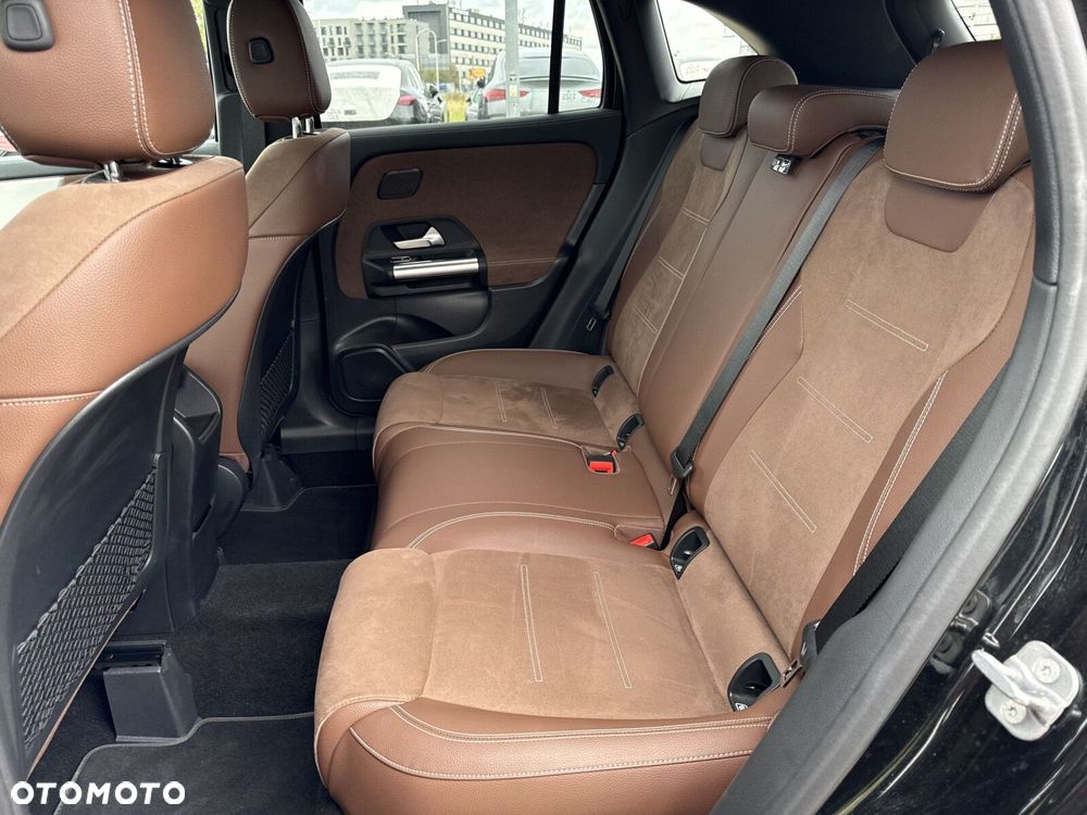Mercedes-Benz GLA - 25