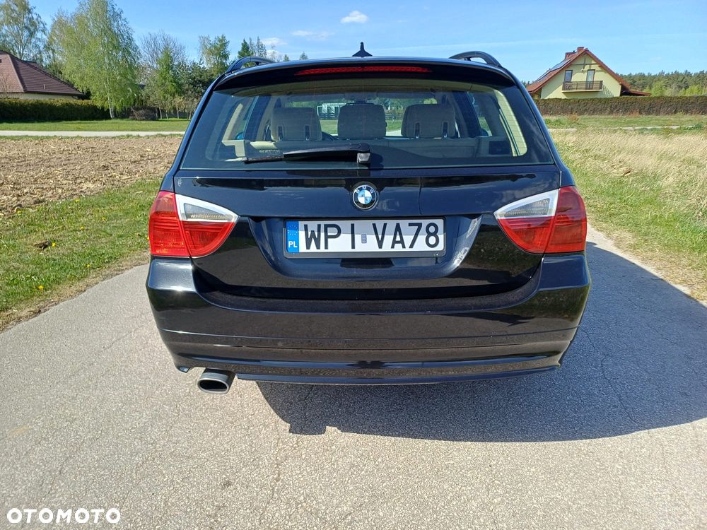 BMW Seria 3 320d - 24