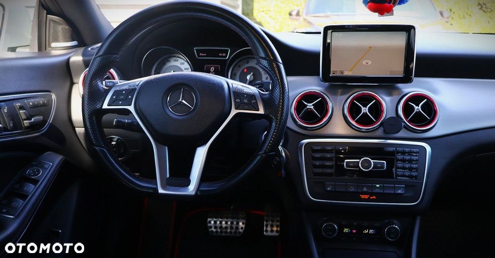 Mercedes-Benz CLA - 12
