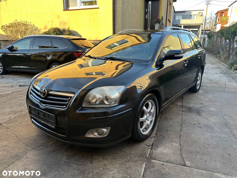 Toyota Avensis 2.0 VVT-i Combi Executive - 1