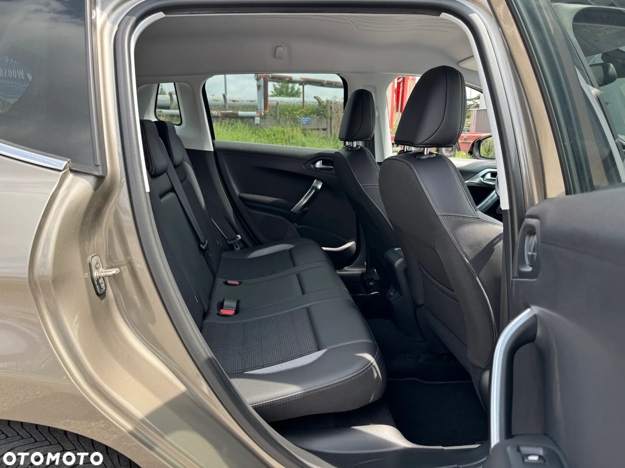 Peugeot 2008 1.2 PureTech Allure Pack S&S - 28