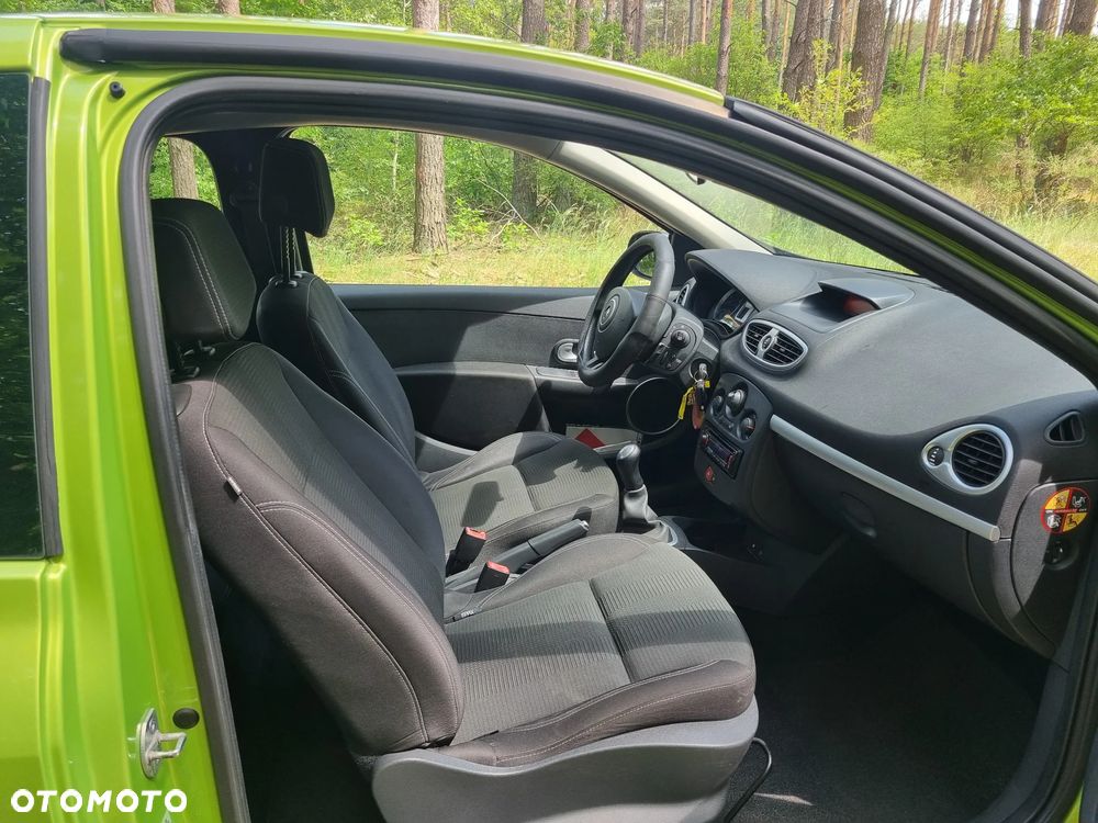 Renault Clio 1.2 16V Emotion - 15