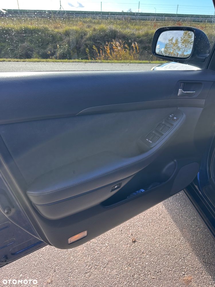Toyota Avensis 1.8 VVT-i Luna - 25