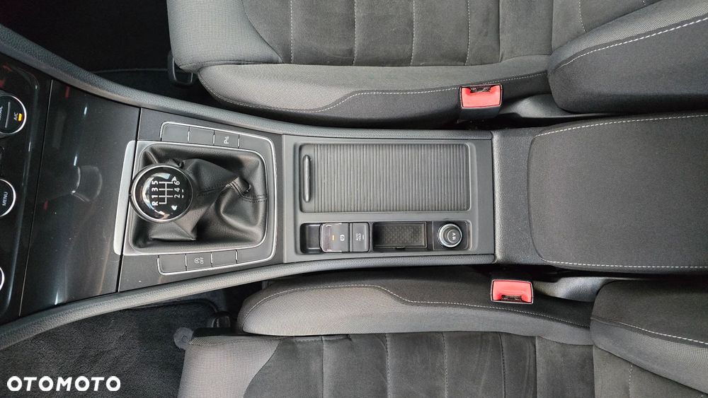 Volkswagen Golf - 20