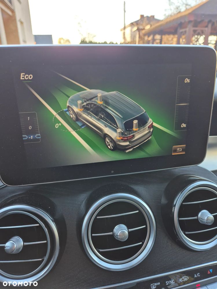 Mercedes-Benz GLC 250 d 4Matic 9G-TRONIC AMG Line - 20