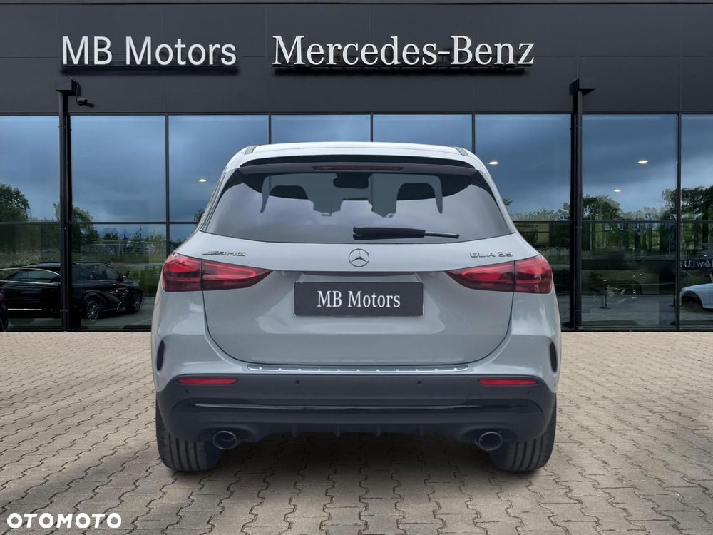 Mercedes-Benz GLA - 9
