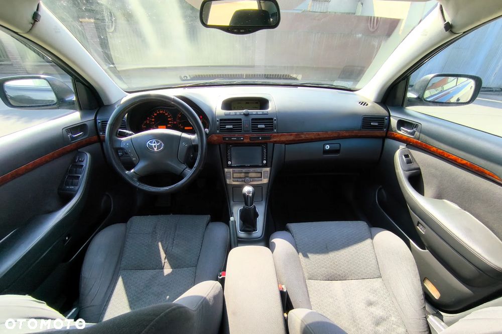 Toyota Avensis - 9