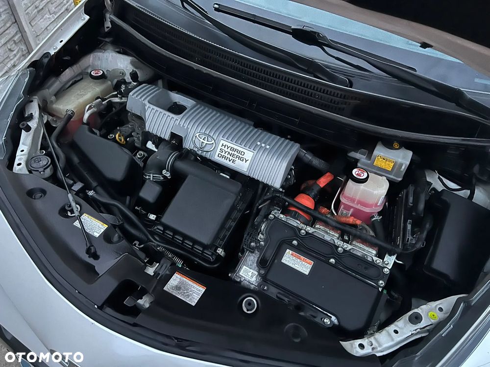 Toyota Prius+ (Hybrid) - 26