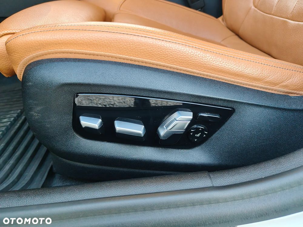 BMW Seria 5 520d xDrive MHEV Sport Line sport - 12