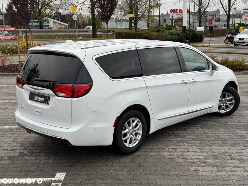 Chrysler Pacifica - 7