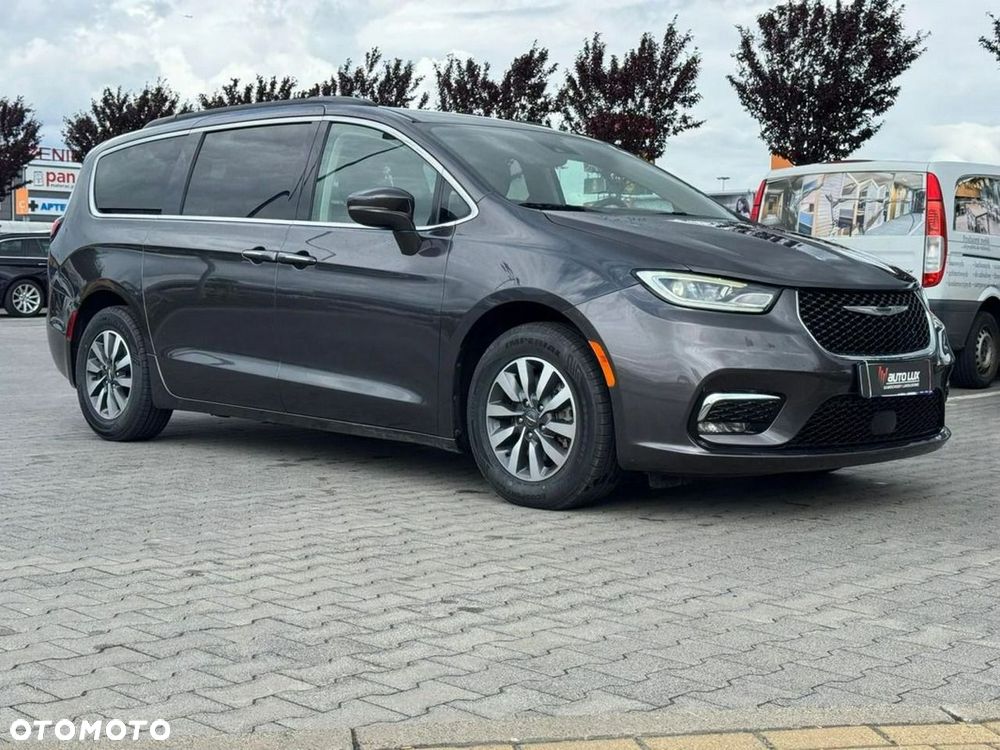 Chrysler Pacifica - 33