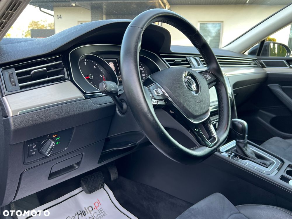 Volkswagen Passat Variant 2.0 TDI SCR 4Motion DSG Highline - 23