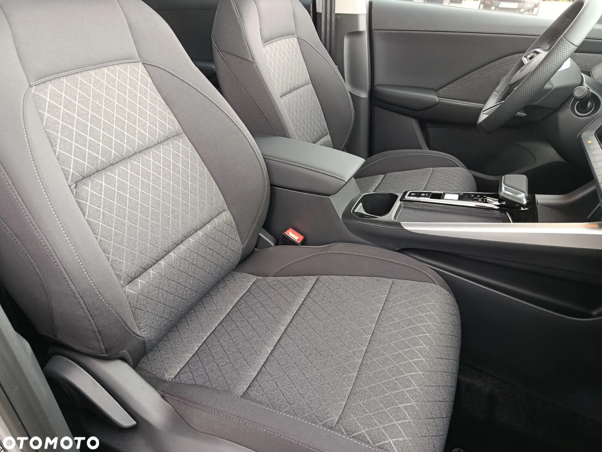MG ZS Hybrid+ - 10