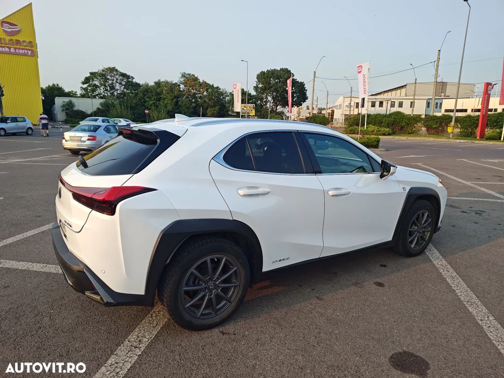 Lexus UX 250h (E-FOUR) F SPORT - 4
