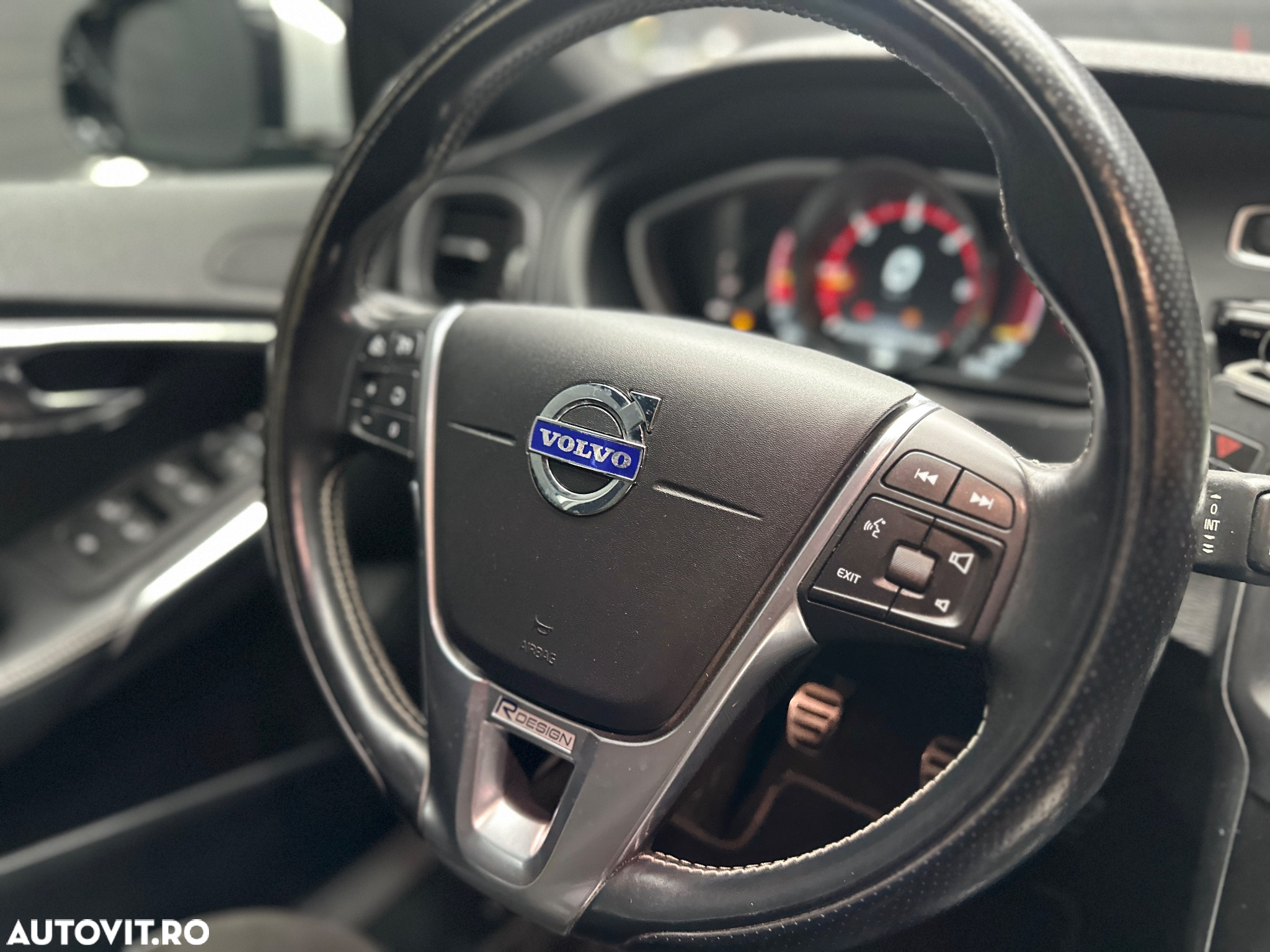 Volvo V40 D4 VEA R-Design - 13