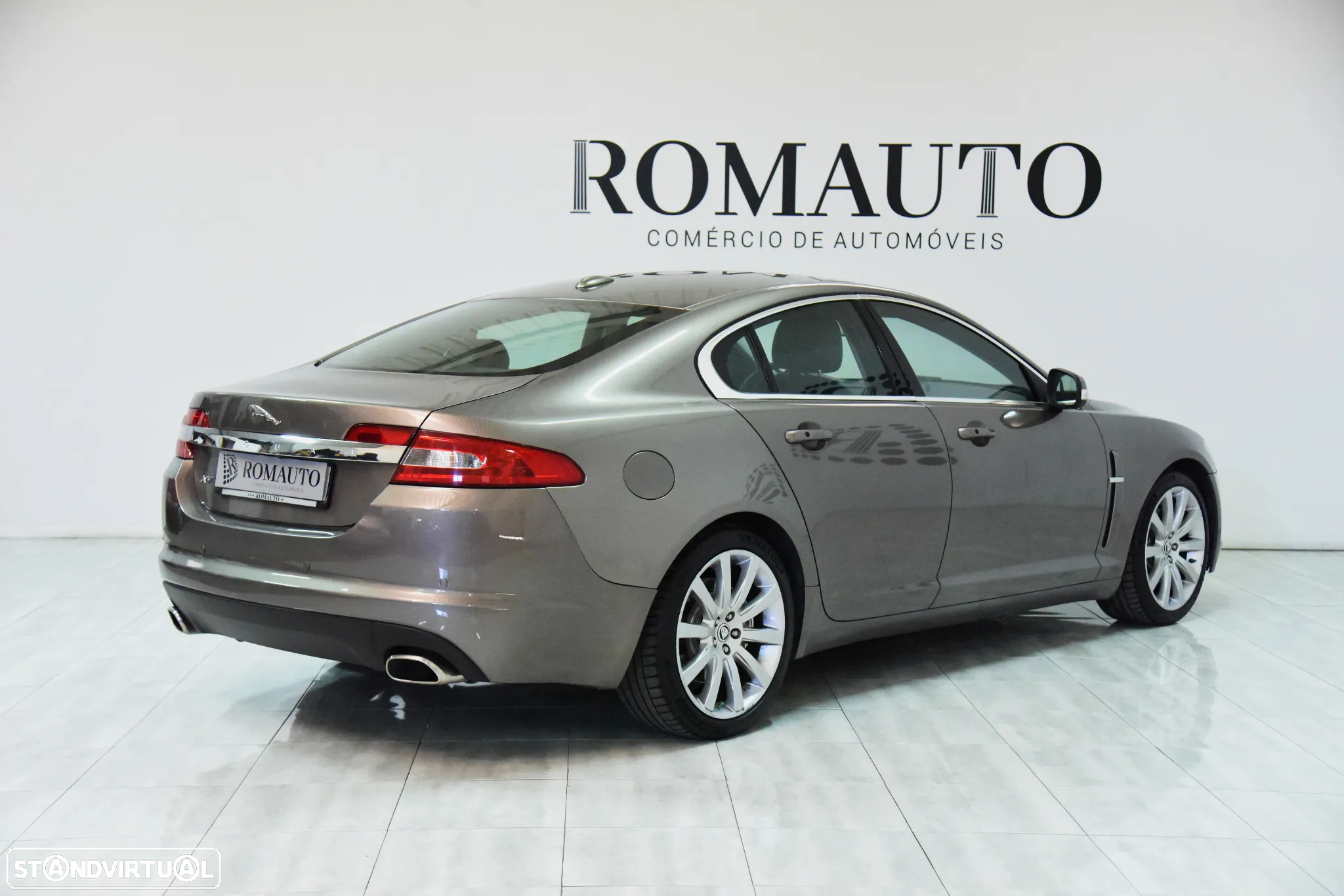 Jaguar XF 2.7 D V6 Luxury - 6