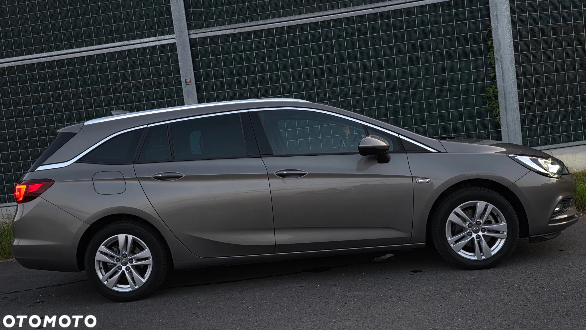 Opel Astra 1.4 Turbo Start/Stop Sports Tourer Edition - 38