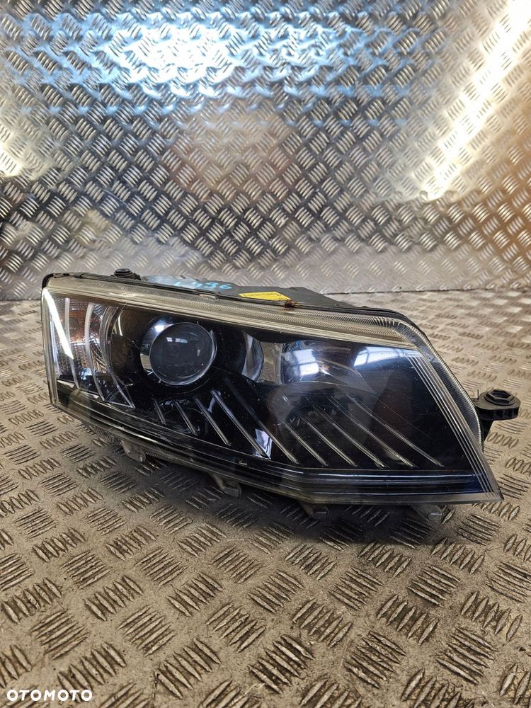 lampa bi-xenon prawy przód prawa przednia skoda octavia iii uk 5e2941016b - 1