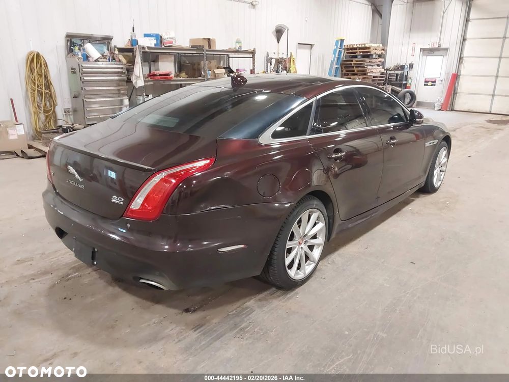 Jaguar XJ 3.0 V6 Kompressor AWD R-Sport - 4