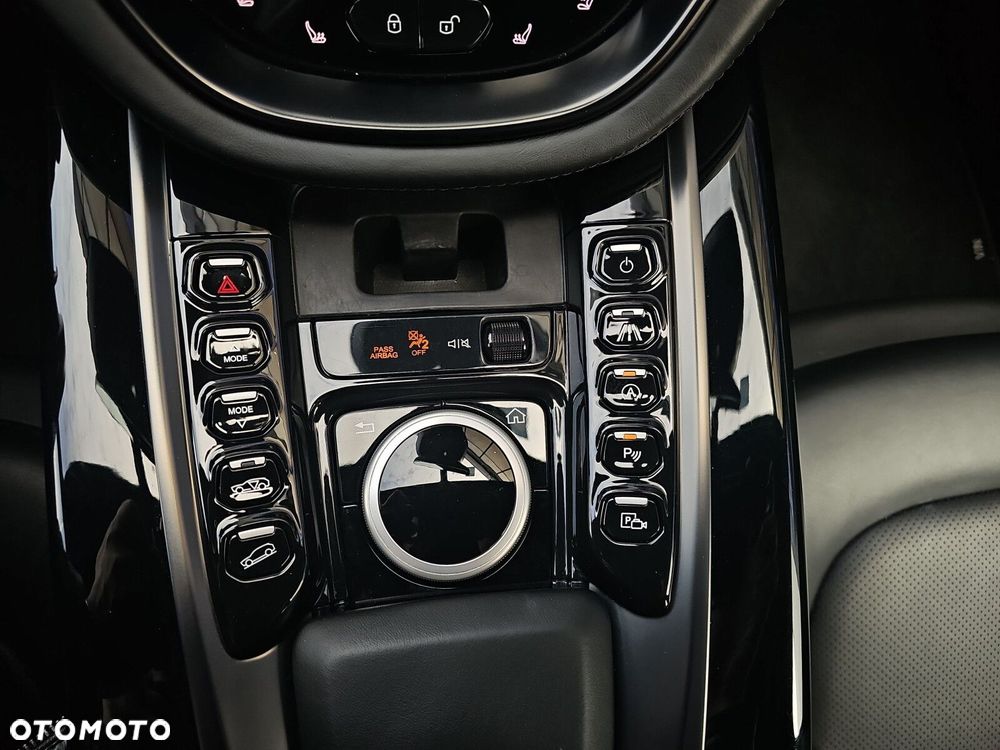 Aston Martin DBX - 27