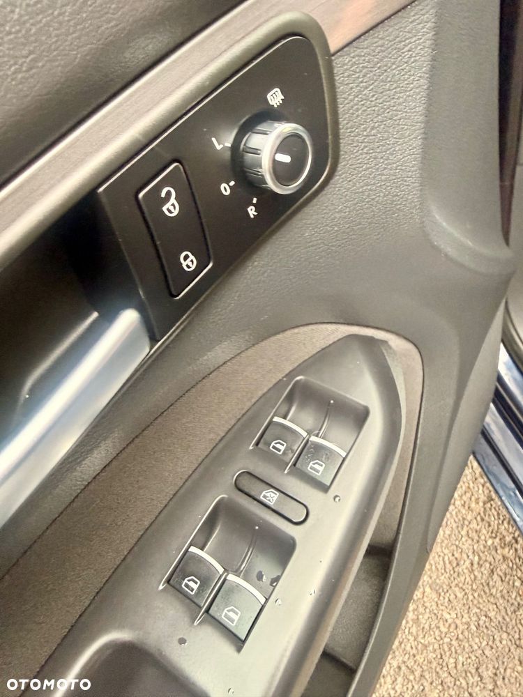 Volkswagen Touran - 11